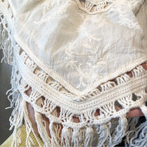 Beautiful unbranded crochet lace and fringe bohemian top v neck M/L - Picture 5 of 8